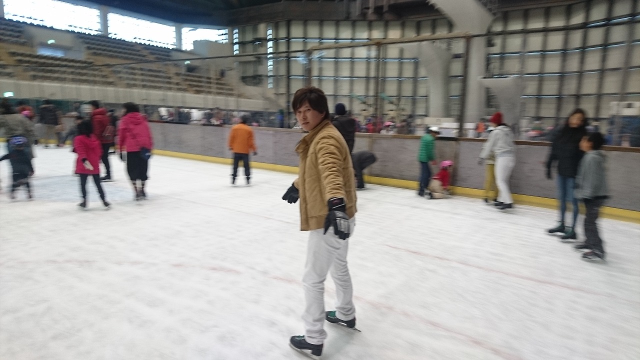 子どもと出かけよう アイススケート 神戸市ポートアイランドスポーツセンター 澤崎工務店のブログ